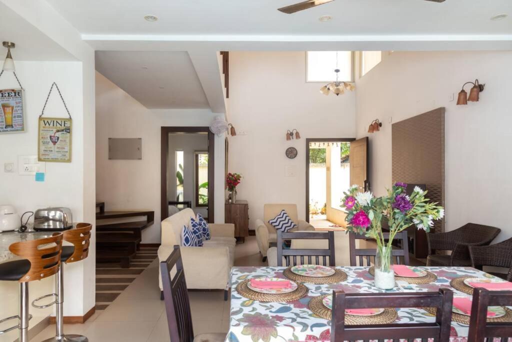 Ochre Villa- Luxury Property In Assagaon / Вагатор Екстериор снимка